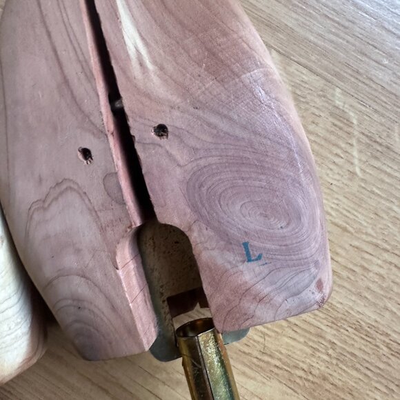 Alfani Red Cedar Shoe Trees - Size L - 10-12 - Picture 5 of 5